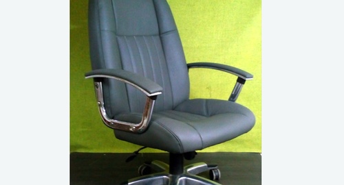 Перетяжка офисного кресла кожей. Богородск